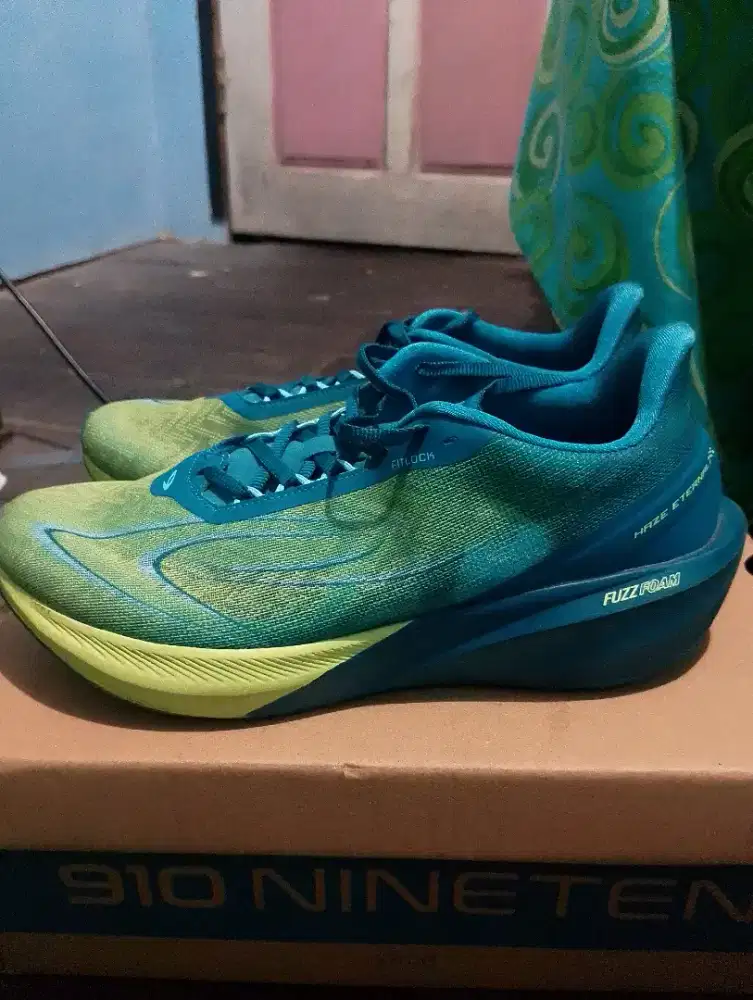 sepatu running nineteen haze internal