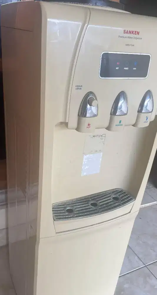 Dispenser merk sanken masih bagus (jual cepat)