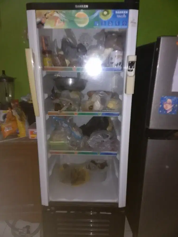 Dijual showcase bekas