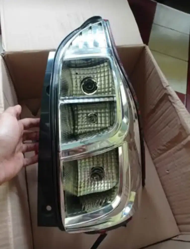 Lampu belakang avanza original toyota 2019