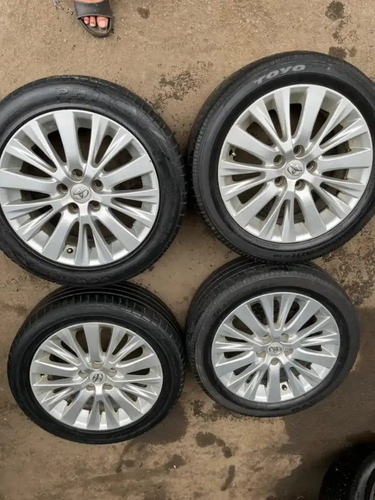 Velg original Toyota Vellfire ring 18 pcd 5x114,3 ban 235/50 R18 4pcs