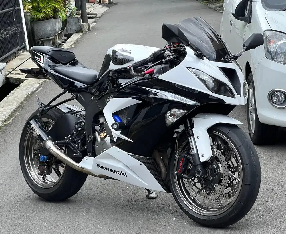 Kawasaki ZX636 mulus rapi no minus putih zx6r zx6 zx636r 2013