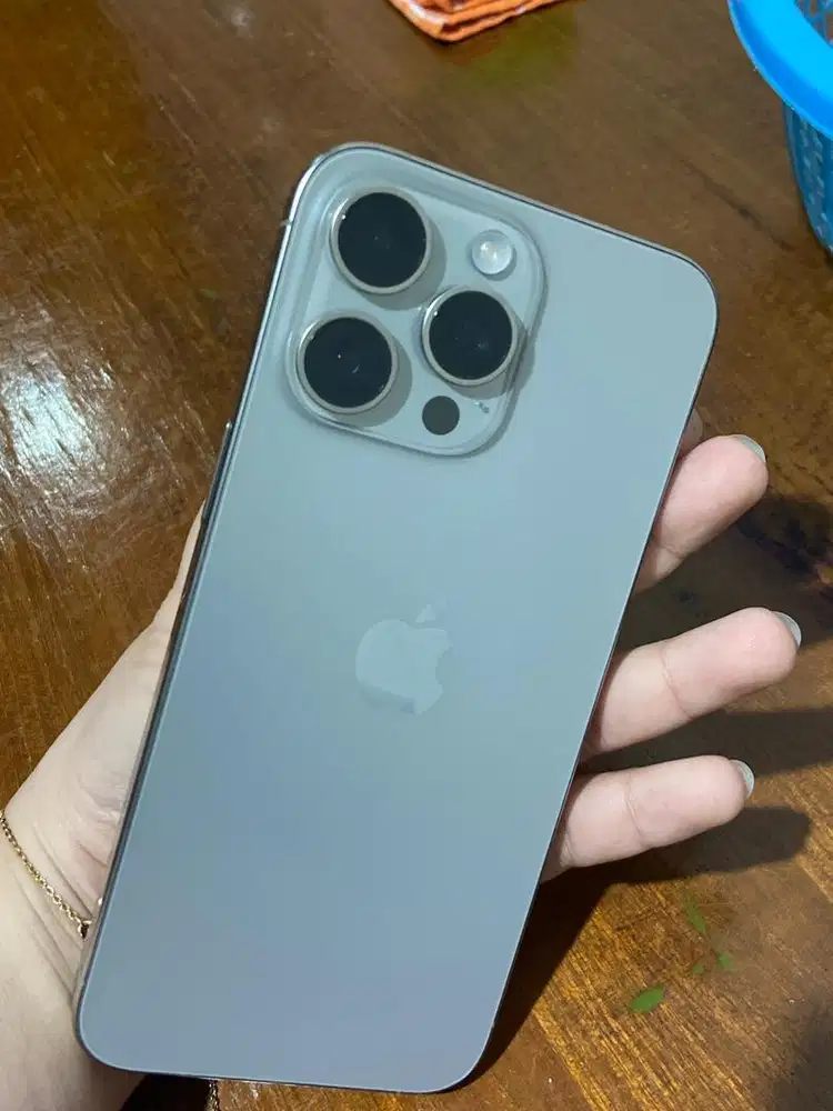 Iphone 15 pro max ibox like new