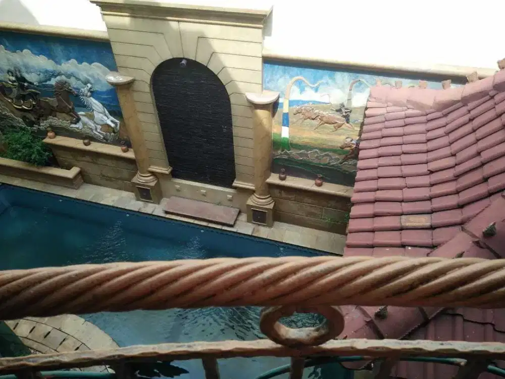 JUAL CEPAT RUMAH MEWAH 2 LANTAI DGN SWIMMING POOL