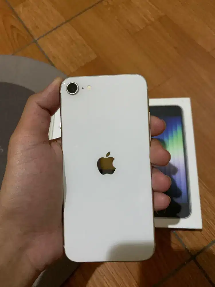 iPhone SE 2022 128 GB Starlight/Putih