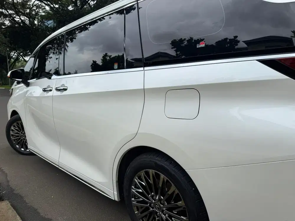 lexus lm350 lm 350 hybrid 2024 reg 2025 ppf vkool65jt like new!