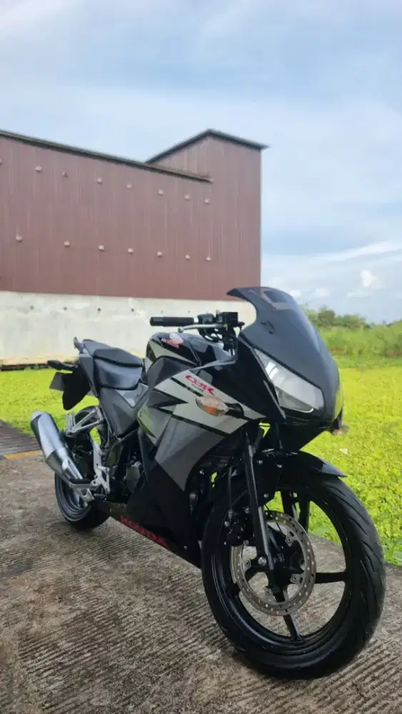 Jual honda cbr 150 tahun 2014 akhir srt lngkp hidup panjng