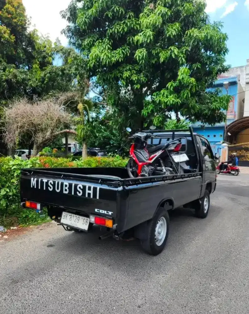 L 300 2022 Tangan satu Istimewa Siap gas Kerja