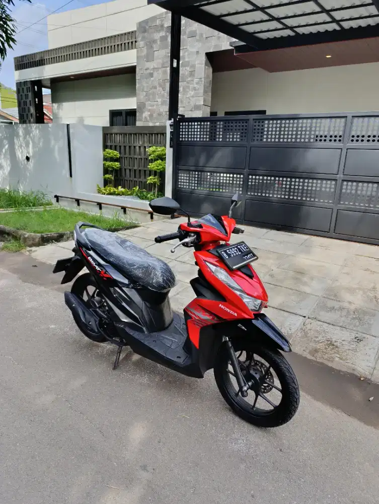 Bissmillah dijual motor Honda beat like new 2022