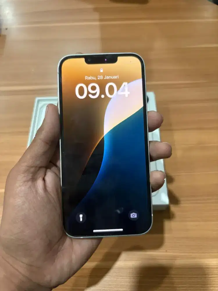 Iphone 13 128gb starlight ibox garansi on hingga april