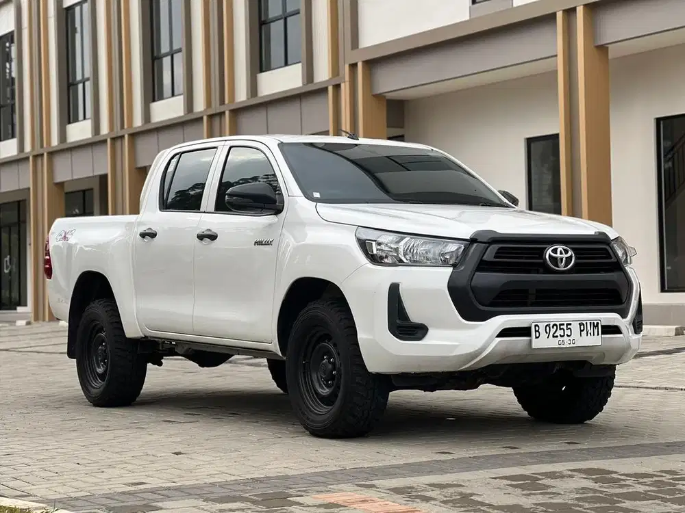 Toyota Hilux Double Cabin DC 2.5 E 4x4 Manual 2022