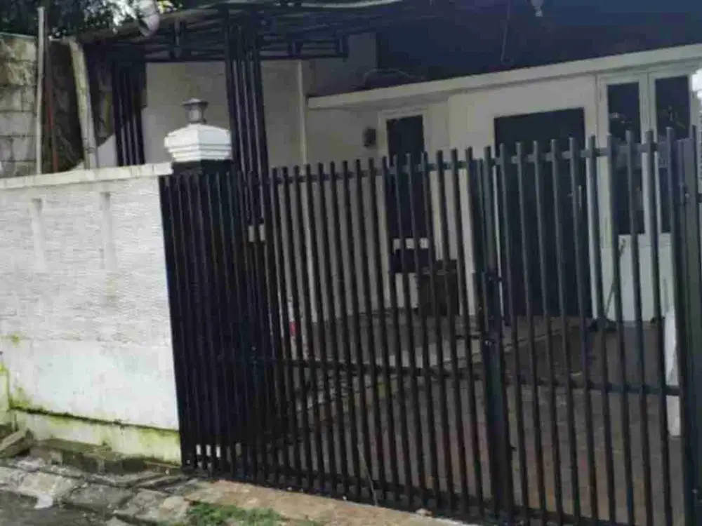DI JUAL RUMAH 2 KAMAR TIDUR LOKASI AMAN DAN STRATEGIS