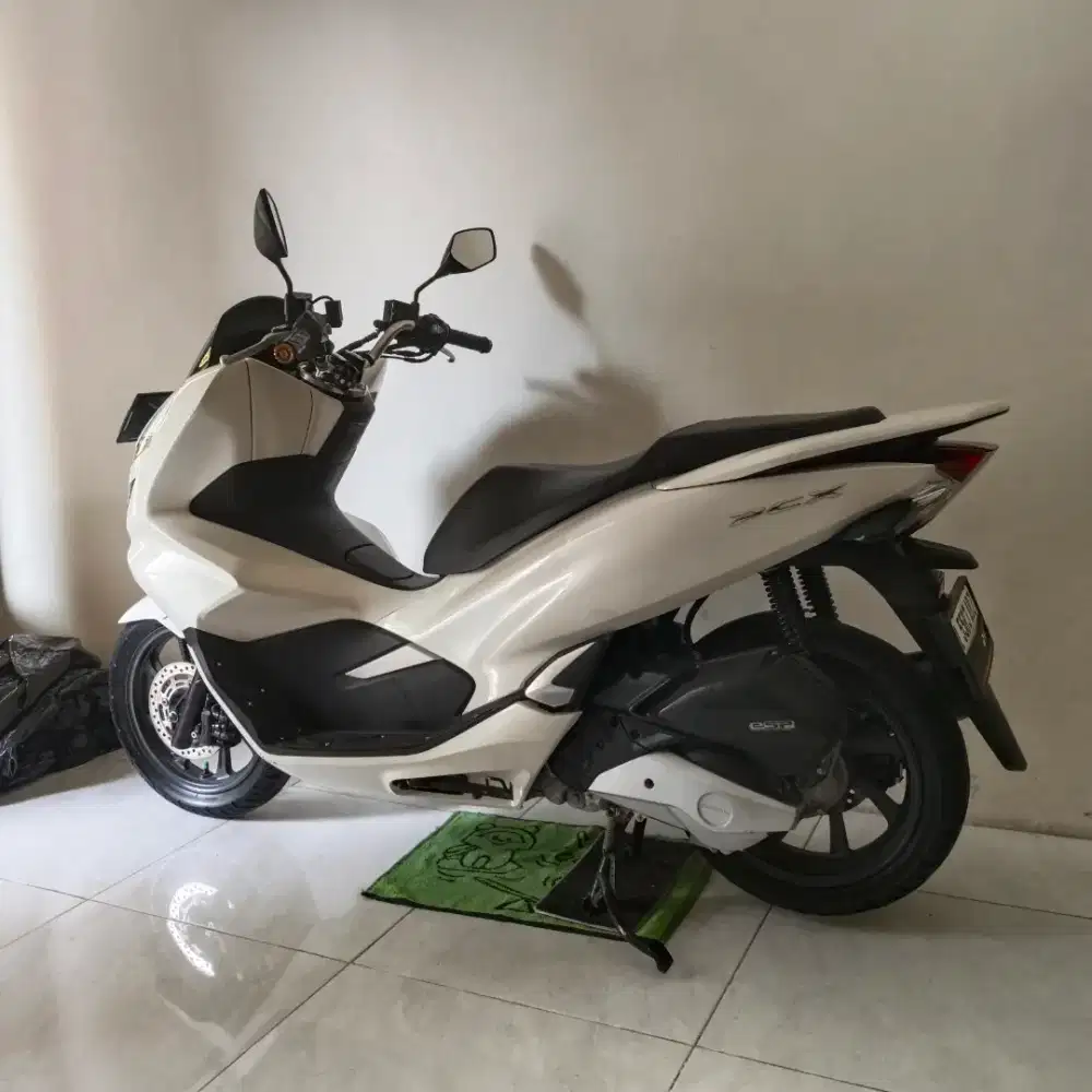 Dijual Honda PCX 150 CBS 2018 Putih Terawat, KM Rendah. Milik Pribadi