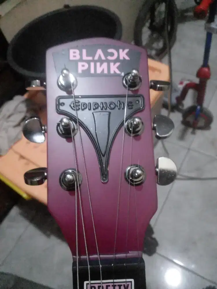 GITAR EPIPHONE BLACK PINK ACRYLIC GUITAR SPECIAL