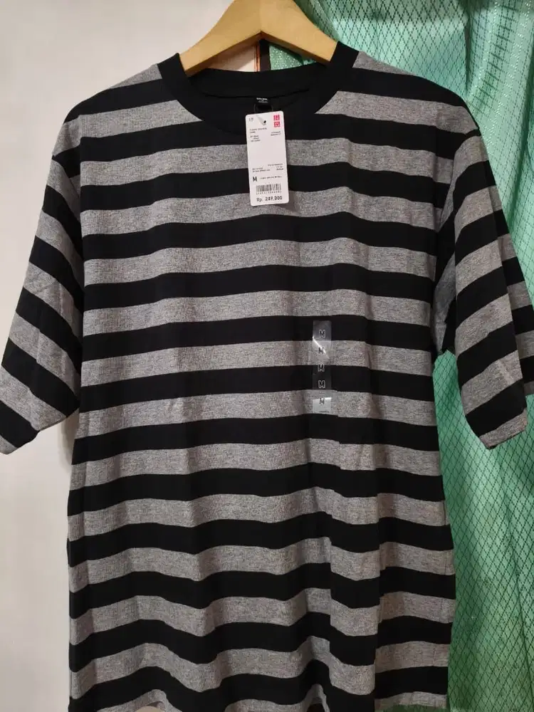 T-shirt Oversize Garis Uniqlo
