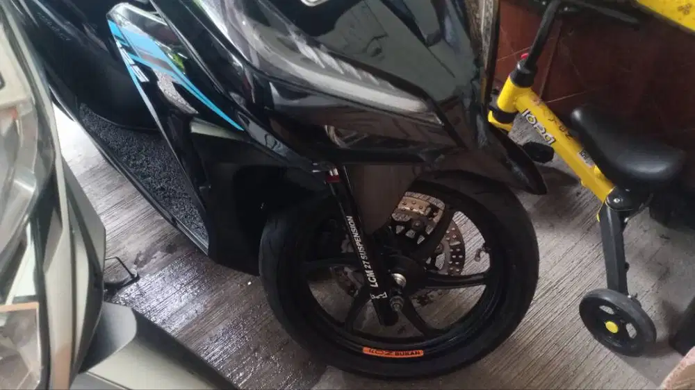 Vario 125 2019 hitam