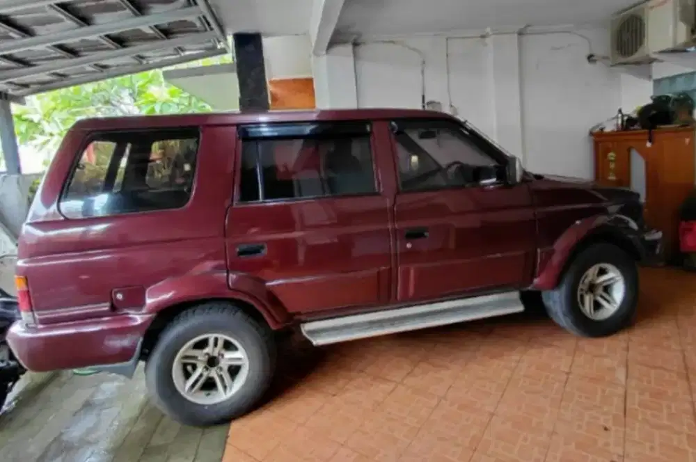 Isuzu Panther Hi Sporty 1997 warna merah