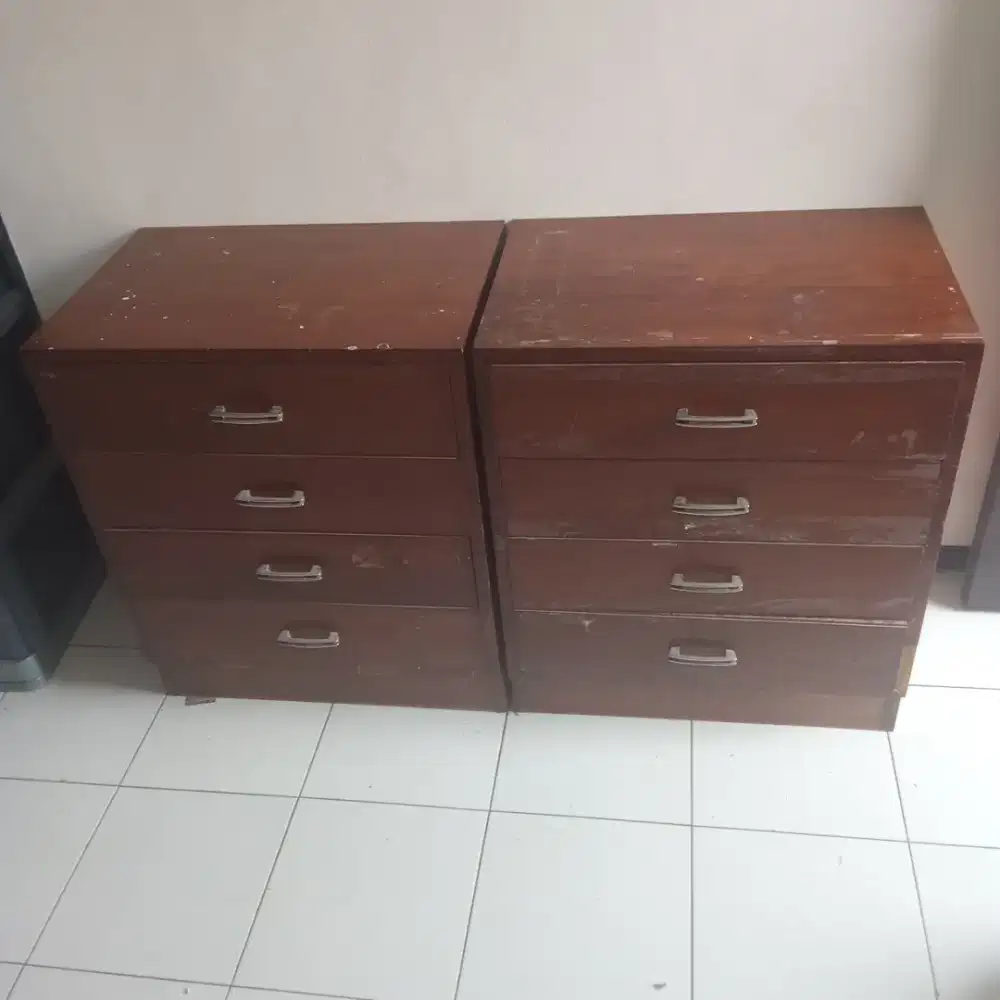 1 set Bedside Kayu Jati Kuno masing2 4 laci
