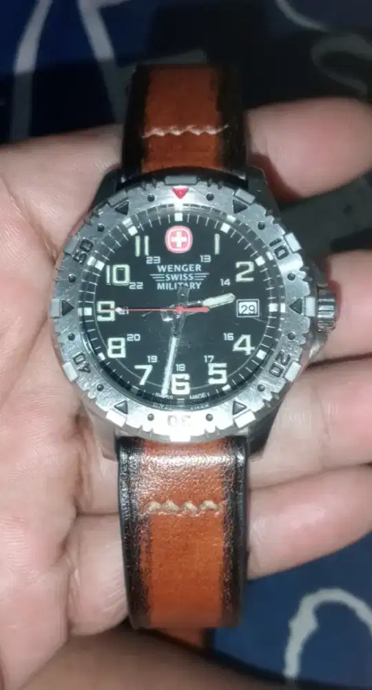 Jam tangan swiss