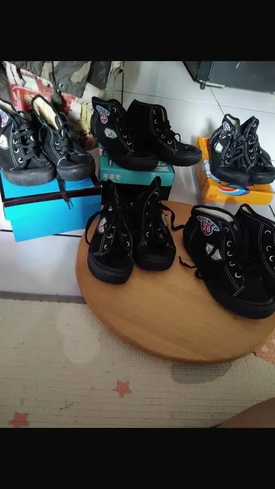 sepatu anak warna hitam