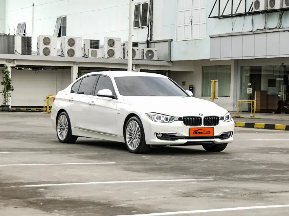 BMW 320i Luxury
Th 2013 putih low km