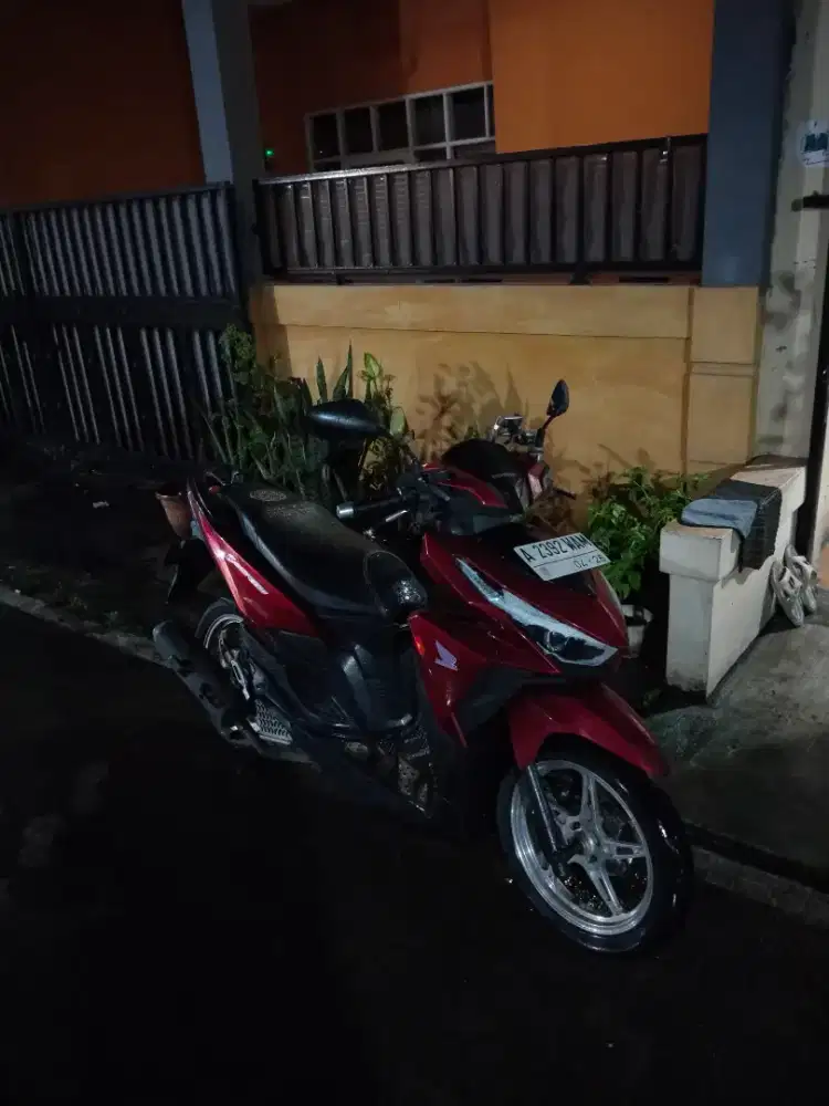 VARIO LED OLD 125 TAHUN 2016