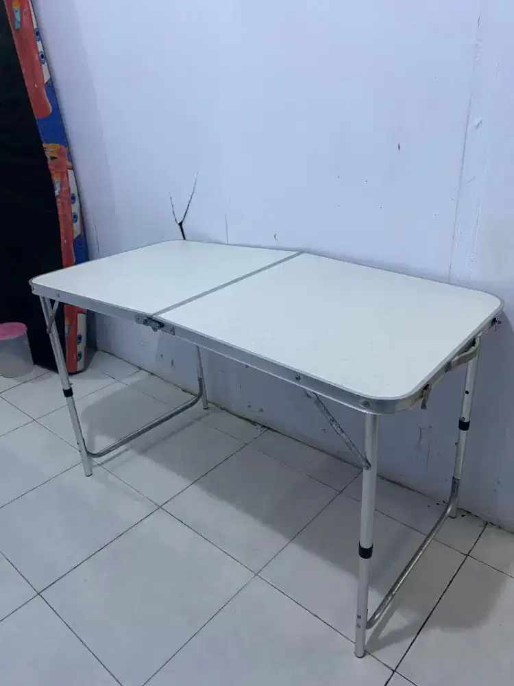 MEJA LIPAT PORTABLE