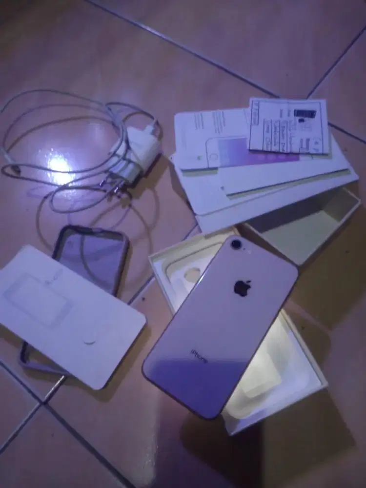 HP IPHONE 8 BEKAS CEWE