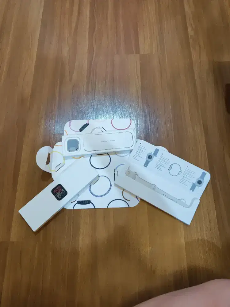 Apple Watch SE 3 Starlight 40mm Bekas