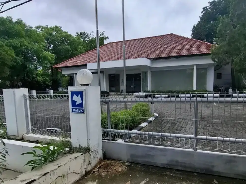 Disewakan Gedung Ex Bank di Jalan A.Yani dekat Simpang Lima