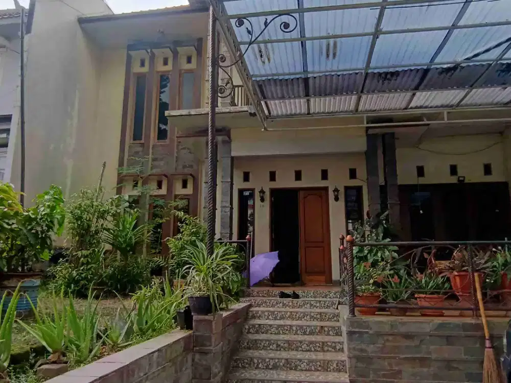 Di jual Rumah 2 lantai lokasi strategis lingkungan nyaman dekat ke sport jabar Arcamanik