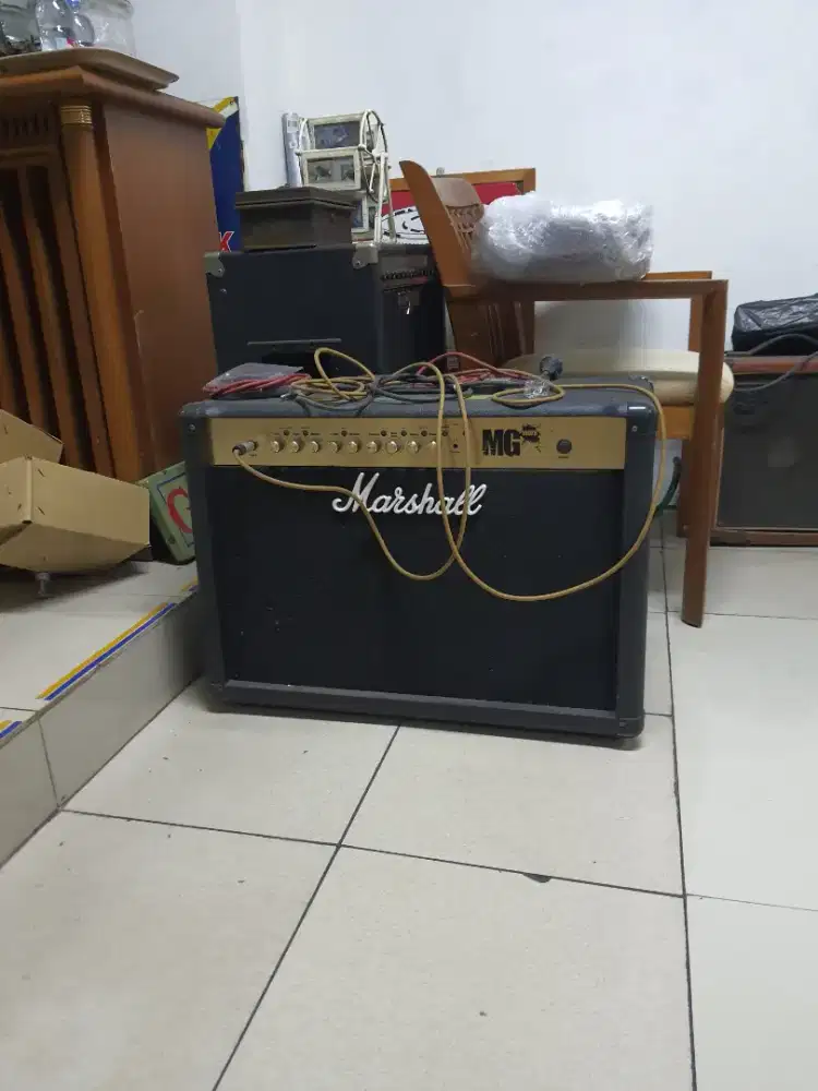 MARSHALL AMPLIFIER tpye fx 102