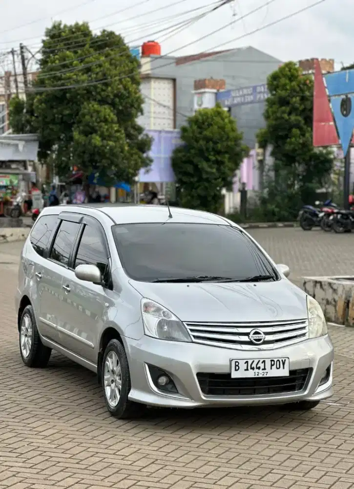 Nissan grand Livina 2013