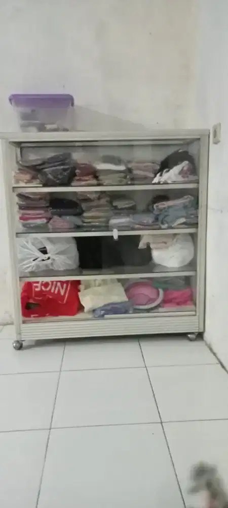 Etalase ukuran 100x100