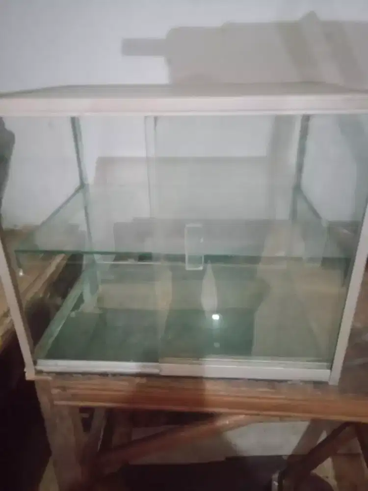 Dinjual etalase bekas
