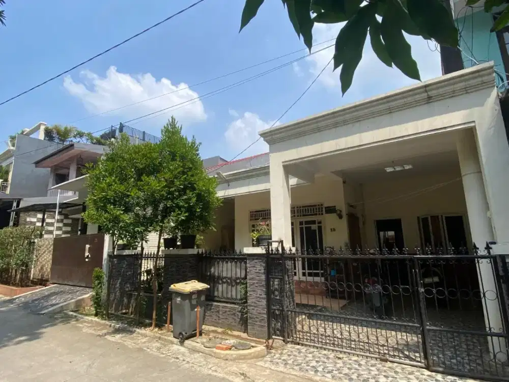 MAU PINDAH !! Rumah Siap Huni BSK Jakasampurna Bekasi, View Taman, Dekat Kemana-Mana