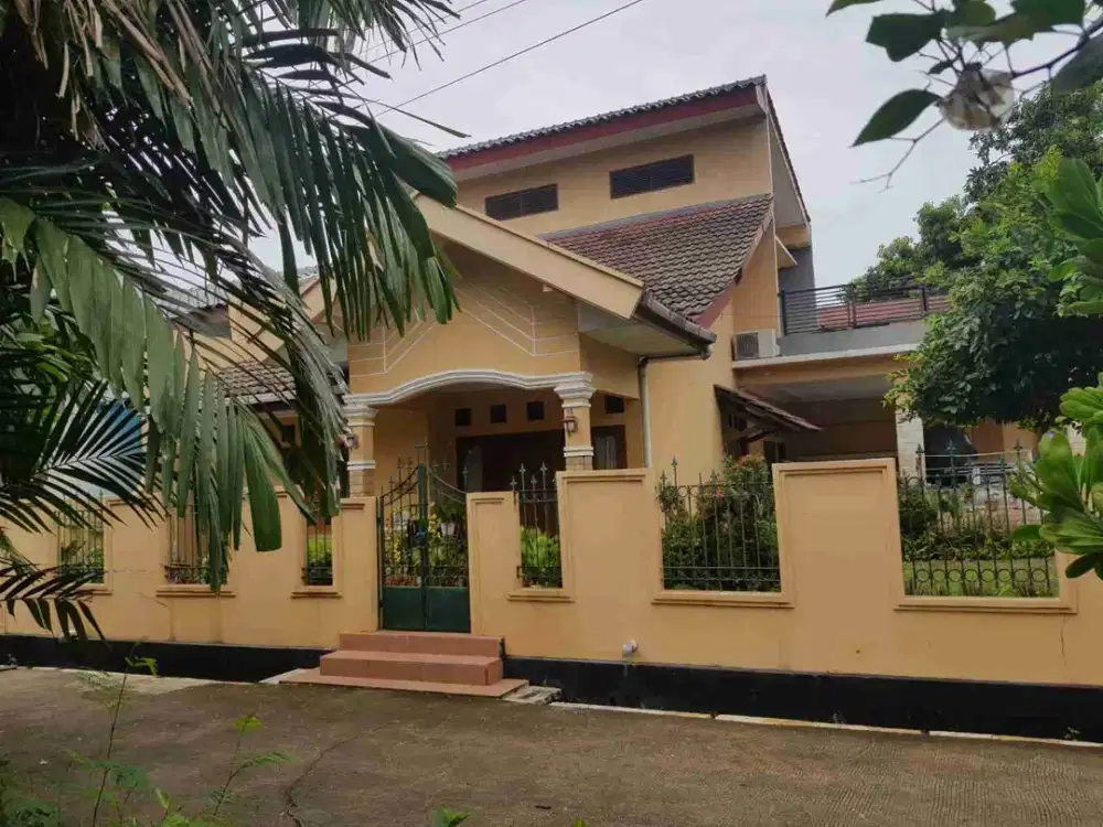 Di jual  rumah asri  posisi  hook di Pondok Pekayon , Bekasi.