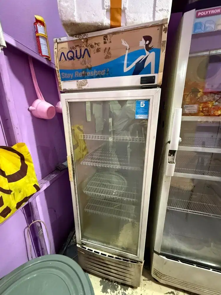 Showcase merk aqua 4 susun masih dingin