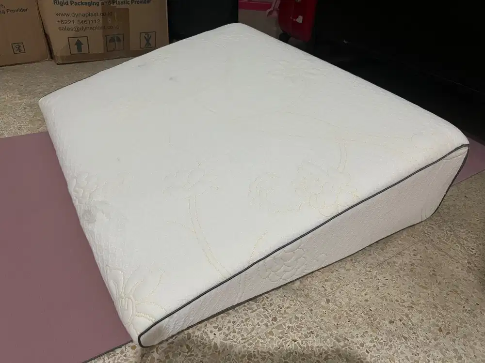 Dunlopillo Bantal Kesehatan untuk Asam Lambung