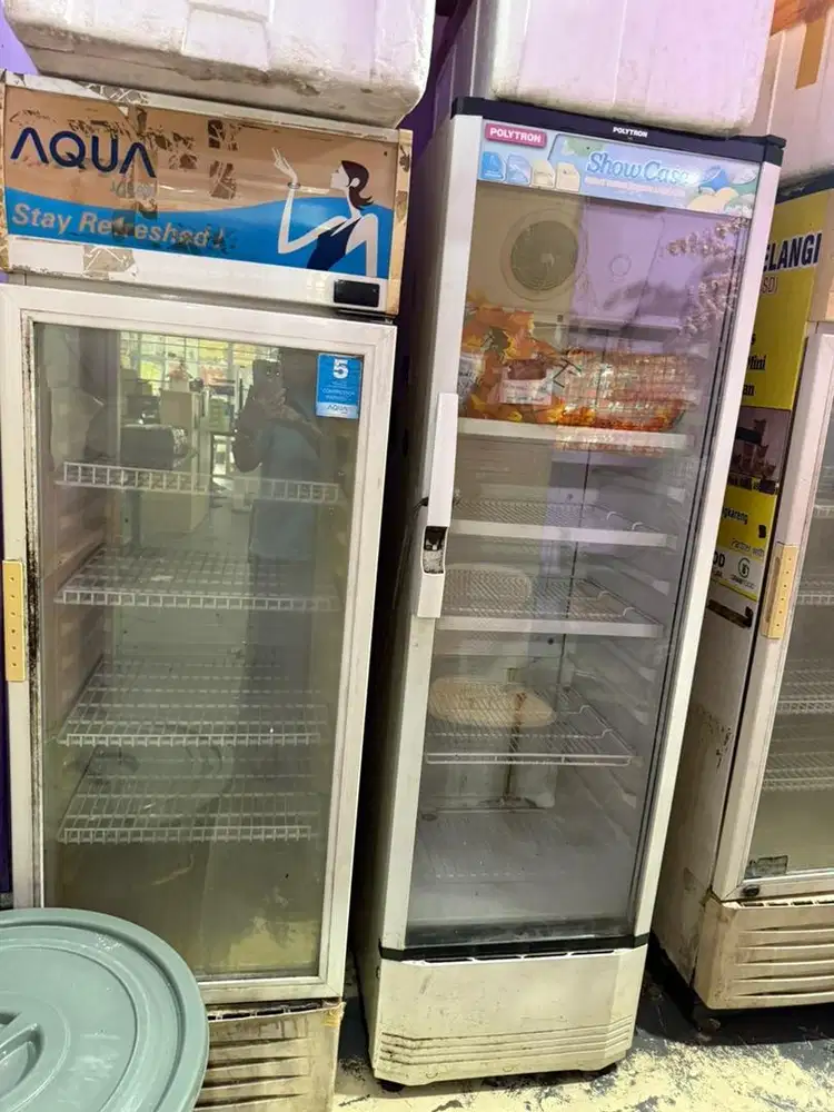 Showcase merk aqua 4 susun masih dingin