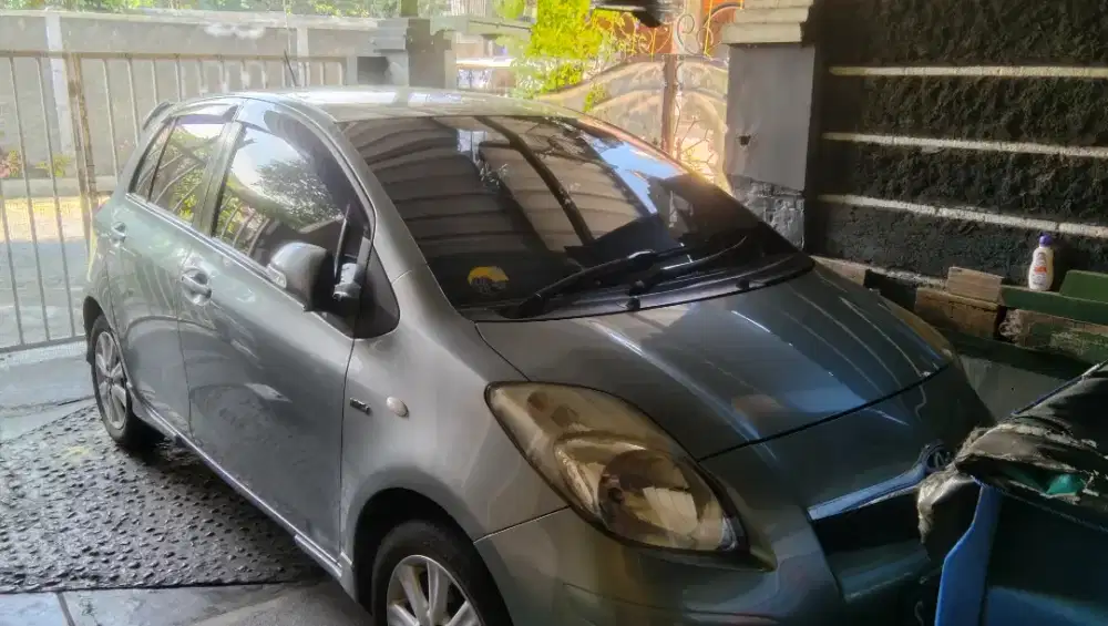 Toyota Yaris tahun 2011 type E manual