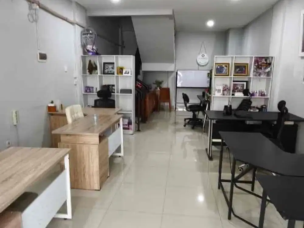 For Rent 
 Ruko M-Squere

 3 lantai ( over kontrak )
Lokasi komersial area cibaduyut, depan Apartemen

LT=79 (LB=200m bangunan 5x12.5 x 3 lantai
Cocok untul kantor, udh semi furnish

Harga Sewa 85 juta /1,5 taun ag