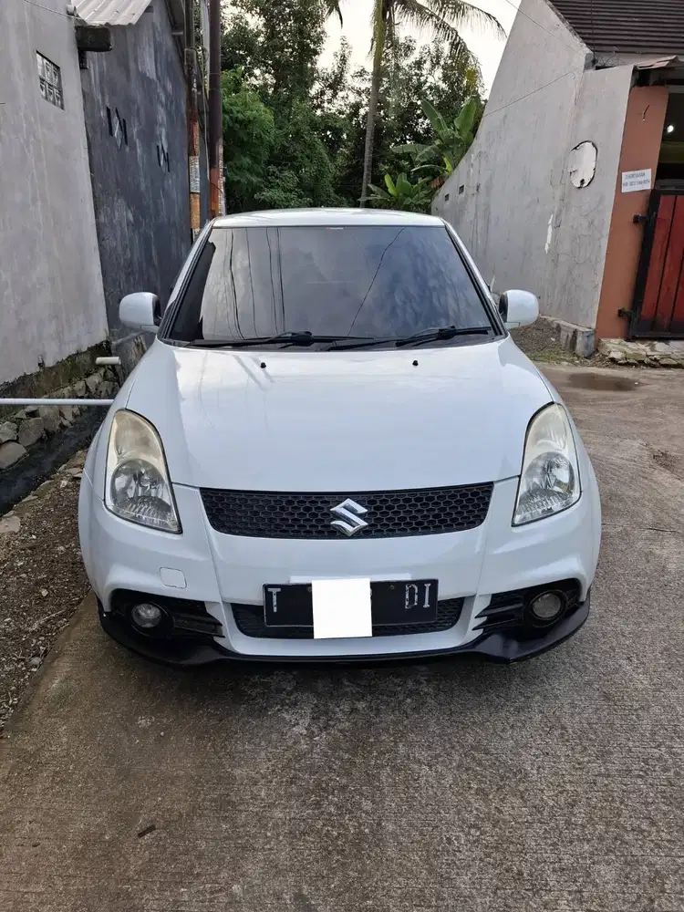 Suzuki Swift 1.5 GT3 tahun 2012 warna putih