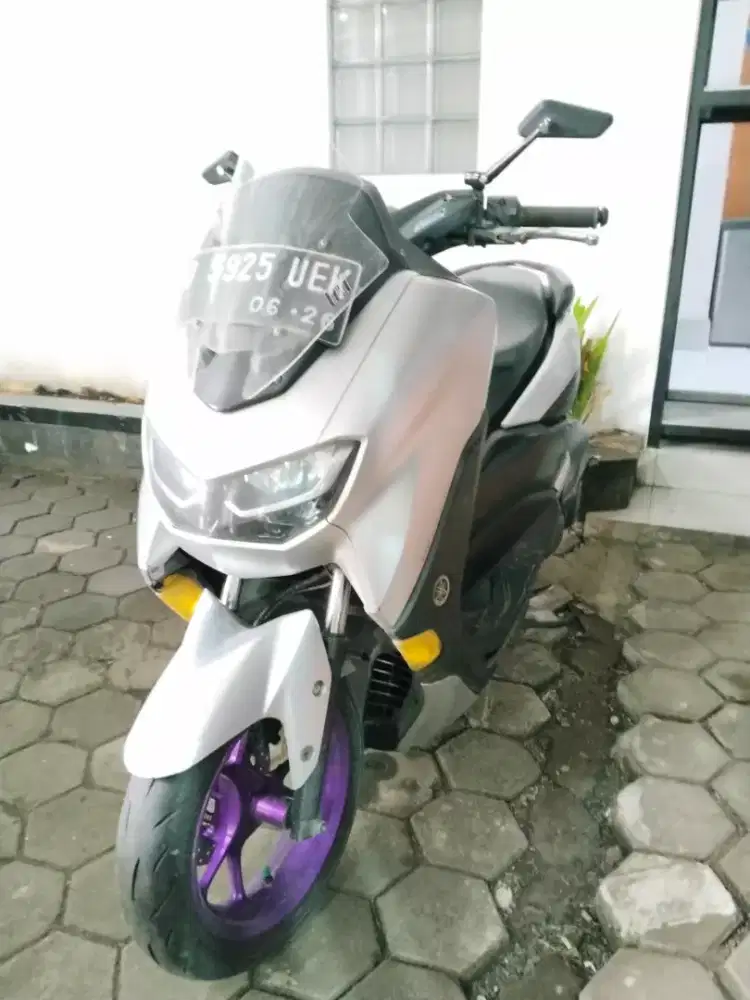 Yamaha nmax 2021 silver
