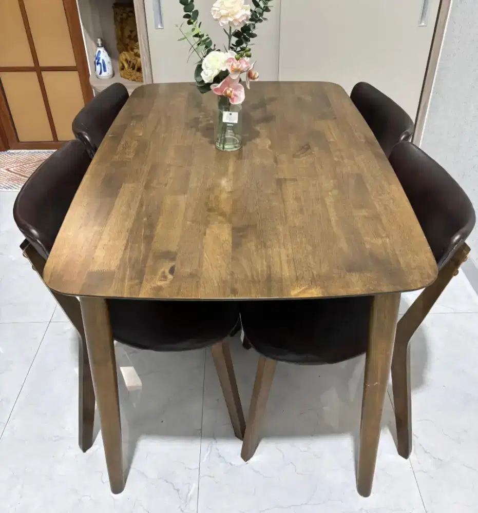 Meja makan informa jual cepat