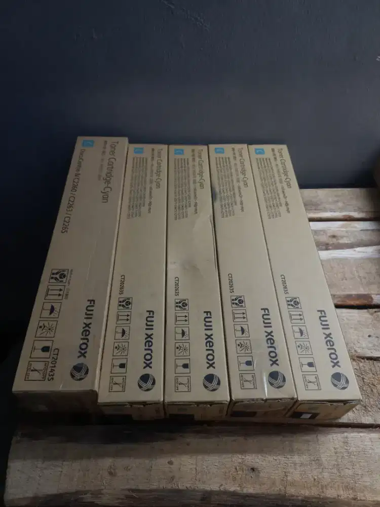Tinta atau toner catridge cyan fuji xerox