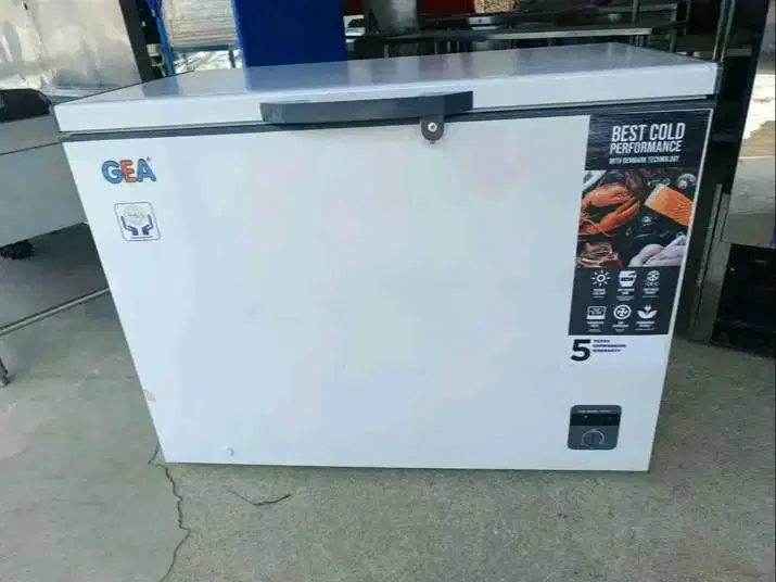 Freezer box gea 318 liter , normal garansi panjang