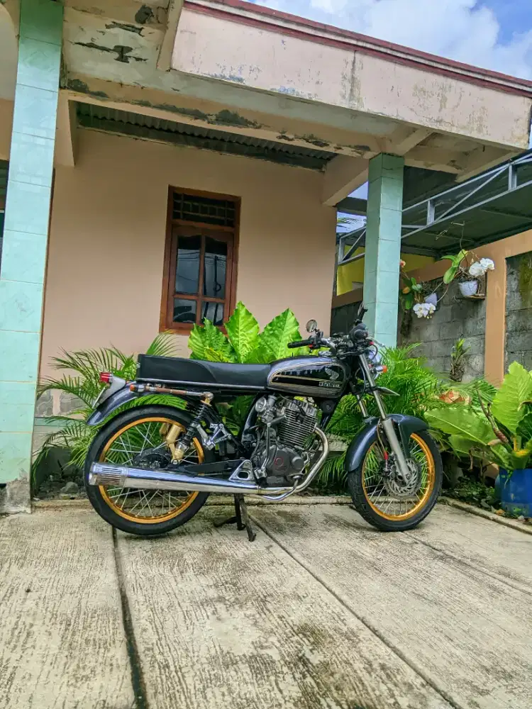 CB 125 SE Tahun 1977