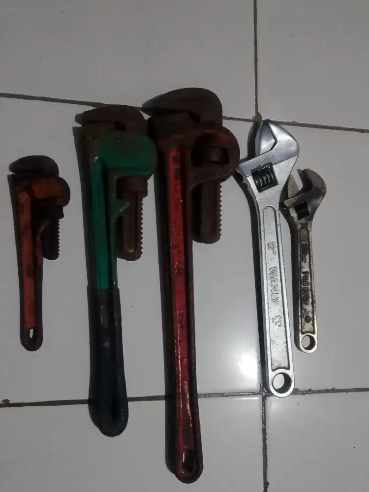 Kunci pipa & kunci inggris