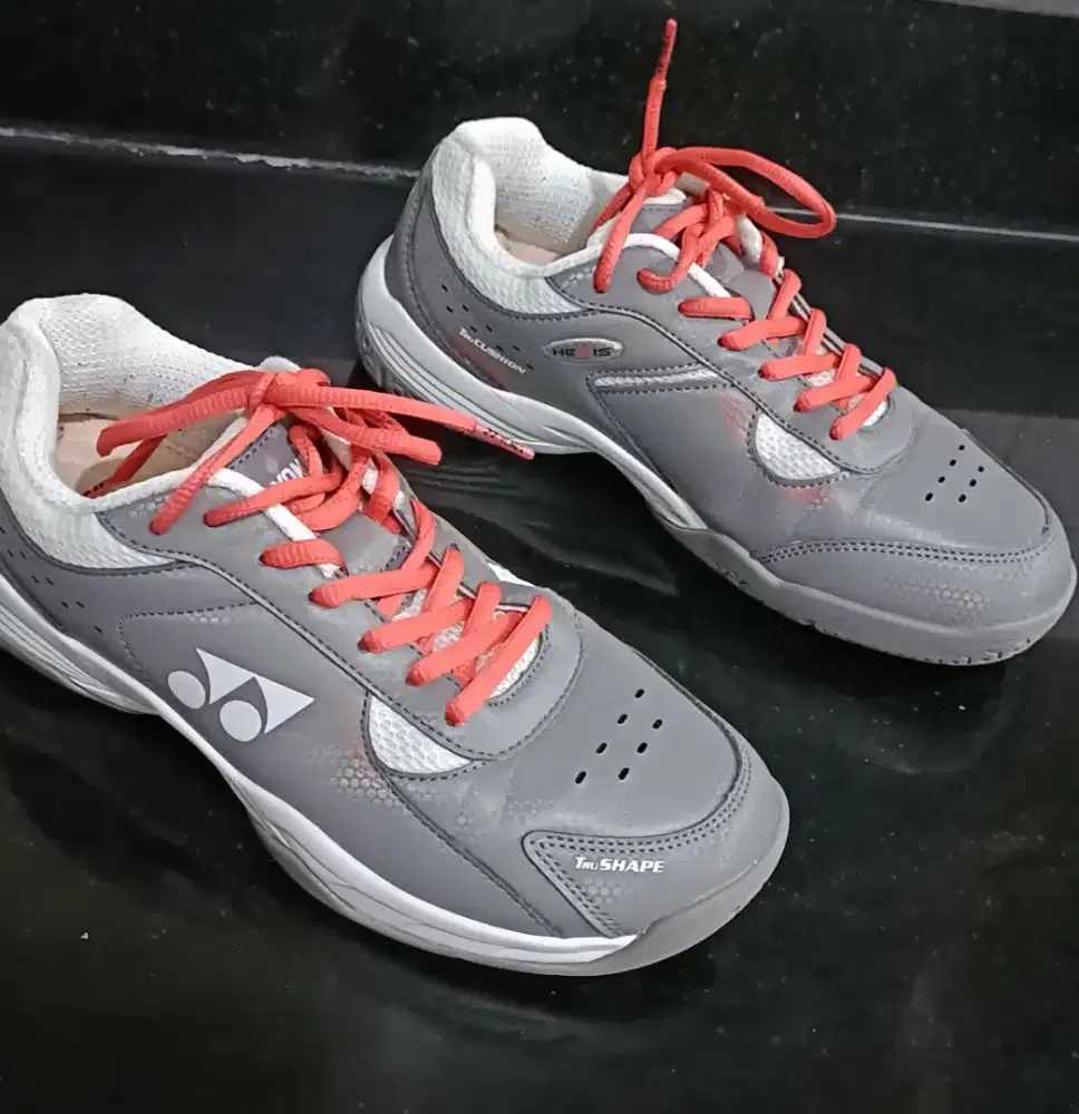 Sepatu badminton good condition